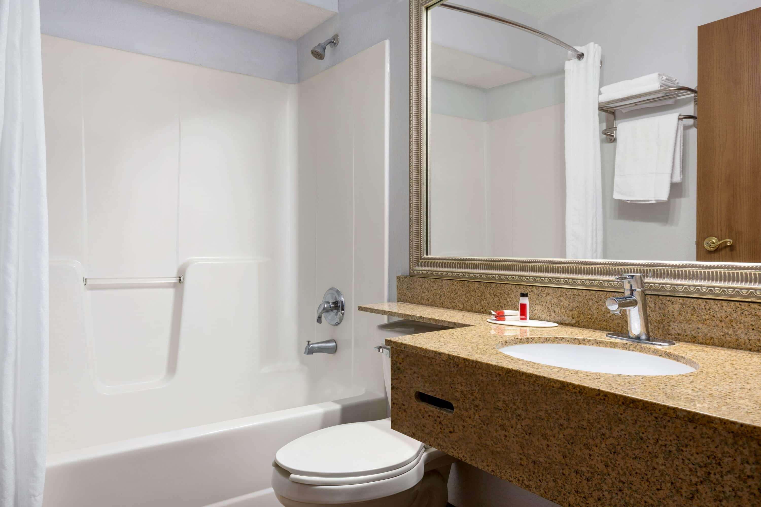 Microtel Inn & Suites Lincoln Zewnętrze zdjęcie